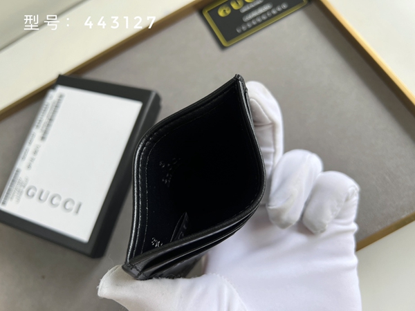 グッチ財布コピー着用イメージ